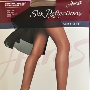 Silk Reflections Pantyhose 6 pairs Barely There